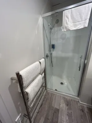 Ramada Suites by Wyndham, Victoria Street West Rooms Photos