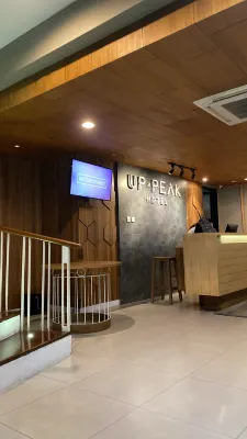 Up-Peak Hotel Simpang Lima Semarang Powered by Archipelago Photos