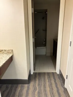 DoubleTree by Hilton Portland, or Rooms Photos