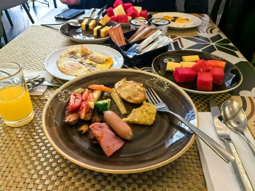 Whiz Luxe Hotel Spazio Surabaya Makanan Photos