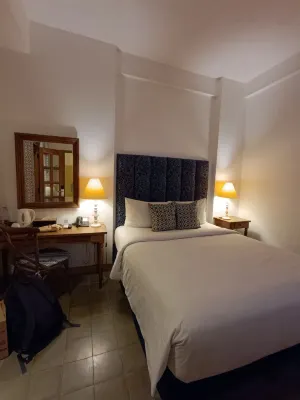 Adhisthana Hotel Kamar Photos