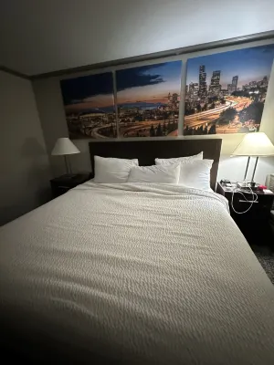 Baymont by Wyndham Monterey Park Zimmer Photos