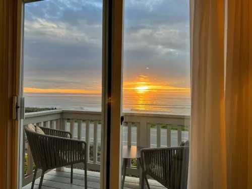 Pelican Inn & Suites Photos