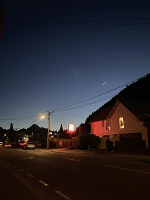 The Flaming Kiwi Backpackers Near Hotel Photos