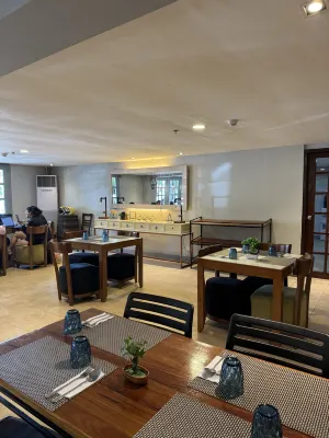 Almont City Hotel Spisning Photos