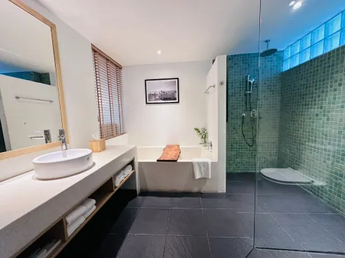 Outrigger Surin Beach Resort Номера Photos