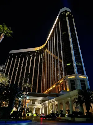 Four Seasons Hotel Las Vegas Exterior Photos