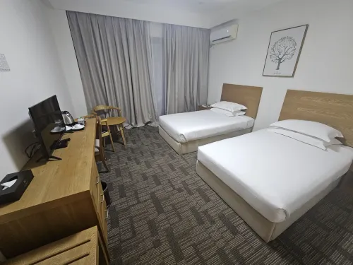 Nalagi Hotel Rooms Photos