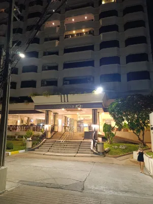 Royal Suite Hotel Bangkok Außen Photos
