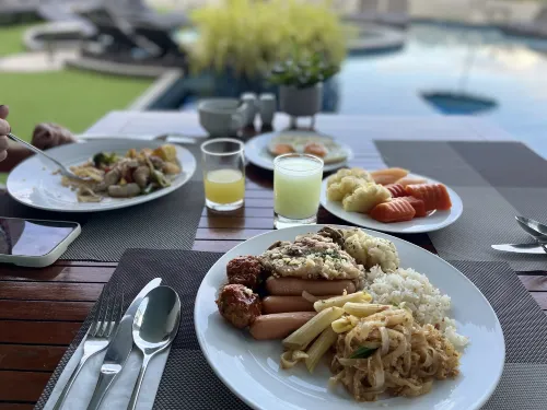 The Yama Hotel Phuket Makanan Photos