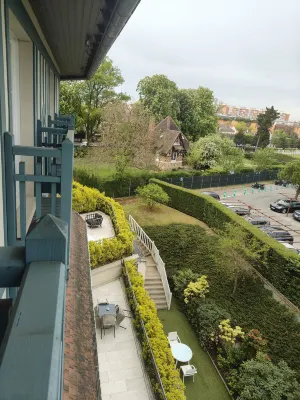 Renaissance Paris Hippodrome de St. Cloud Hotel À proximité de l'hôtel Photos