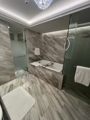 The St. Regis Jakarta Kamar Photos