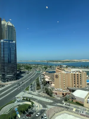 Hawthorn Suites by Wyndham Abu Dhabi City Center Рядом с отелем Photos
