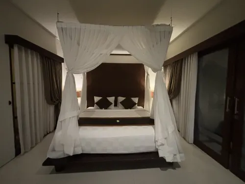 The Awan Villas Kamar Photos