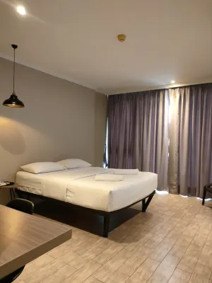 Hataara Kamar Photos