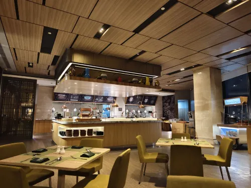 Four Points by Sheraton Surabaya, Tunjungan Plaza Makanan Photos
