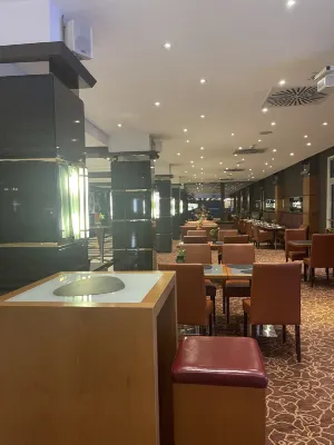 Lindner Hotel Dusseldorf Seestern - JDV by Hyatt Mahlzeiten Photos