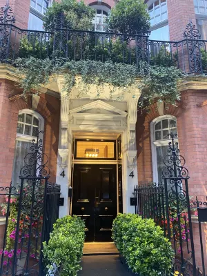 The Athenaeum Hotel & Residences Photos
