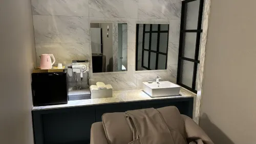 Hotel KNOX Rooms Photos