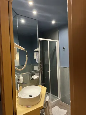 Holiday Inn Milan - Garibaldi Station Rooms Photos