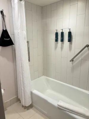 DoubleTree by Hilton Portland, or Rooms Photos