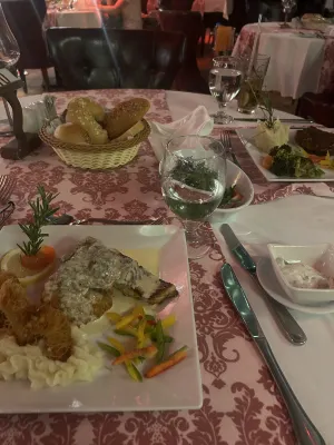 وايت بيتش الباتروس تناول الطعام Photos