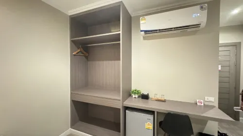 Hataara Kamar Photos