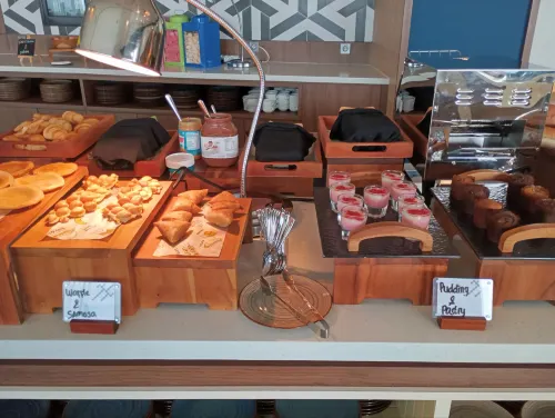 ARTOTEL Hub Simpang Temu Makanan Photos