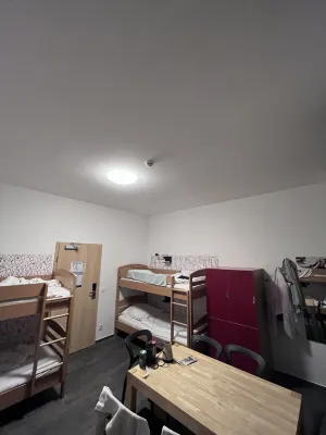 Three Little Pigs Hostel - Your Berlin Castle Zimmer Photos