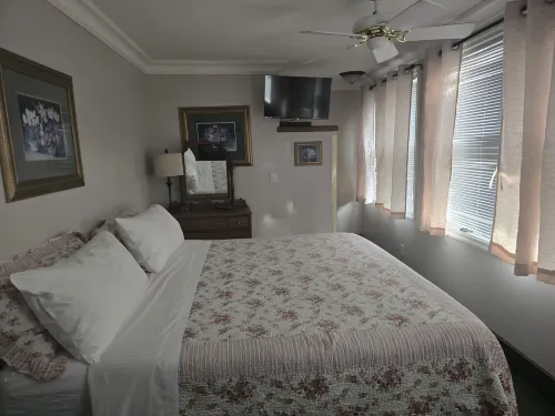 Madison Manor Boutique Hotel Rooms Photos