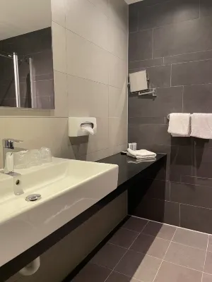 XO Hotels Park West Zimmer Photos