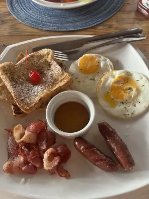 West Coast Beach House Dining Photos