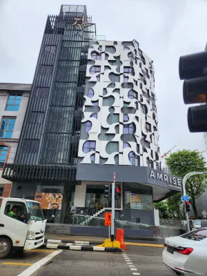 Amrise Hotel Kitchener Exterior Photos