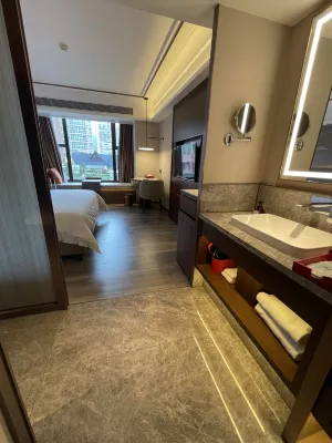 Meiqiu Holiday Hotel (Zhuhai Gongbei Port Branch) Rooms Photos