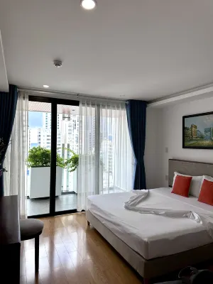 The Summer Hotel Kamar Photos