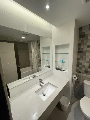 Prom Hotel Kamar Photos
