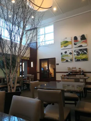 DoubleTree by Hilton Hotel Boston Bayside Dining Photos