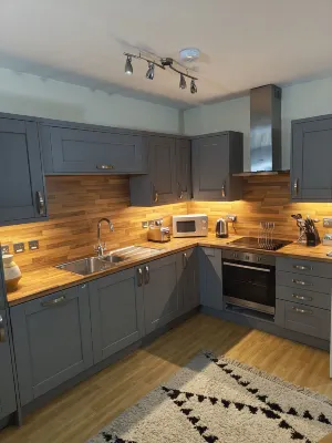 Saco Cardiff Cathedral Road Photos
