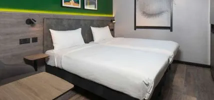 Ibis Styles London Gatwick Airport Rooms Photos