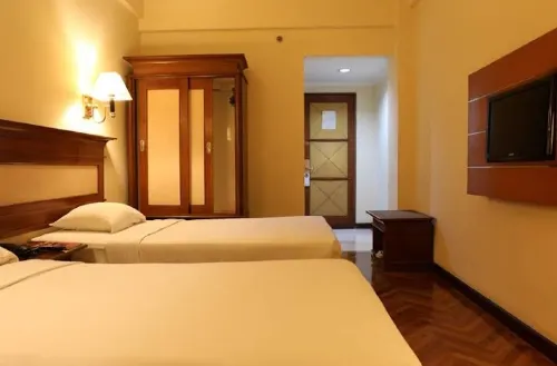Mega Anggrek Hotel Jakarta Slipi Zimmer Photos