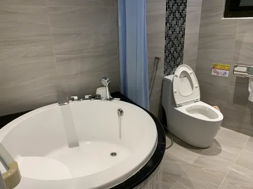 Pacific Inn Rooms Photos