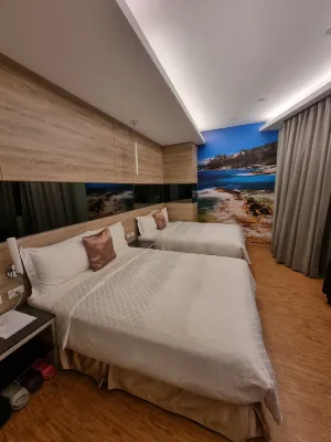 Pacific Inn Rooms Photos