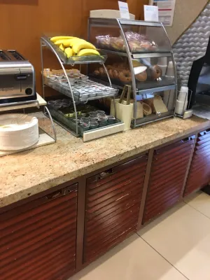Holiday Inn Express & Suites Salinas Restauration Photos