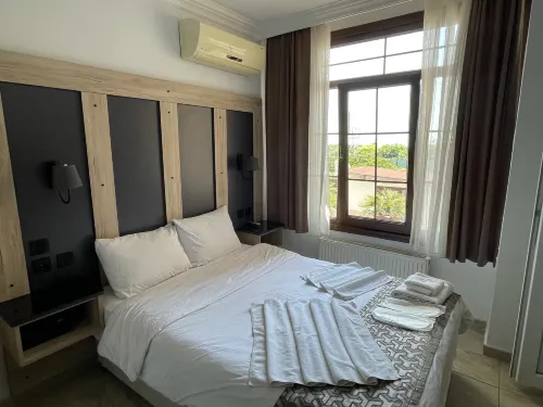 Galley Hotel Kamar Photos