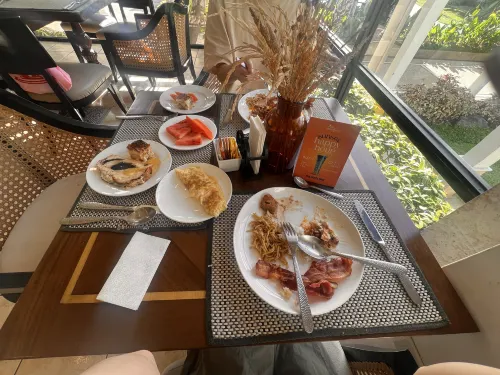 Montebello Villa Hotel Cebu Dining Photos