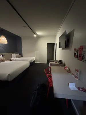 Nightcap at Monash Hotel Rooms Photos