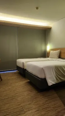 Up-Peak Hotel Simpang Lima Semarang Powered by Archipelago Kamar Photos