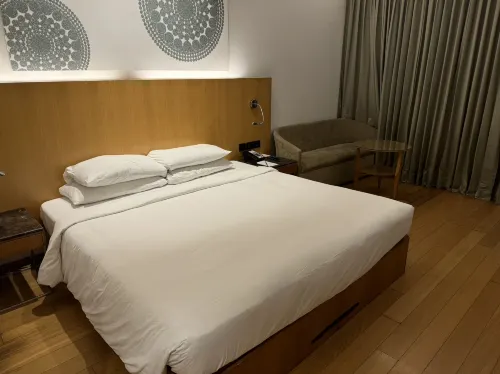 Vivanta Chennai IT Expressway OMR Rooms Photos