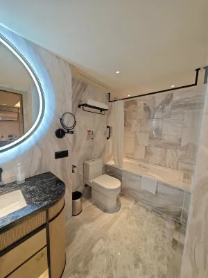 Hotel Golden Dragon Rooms Photos