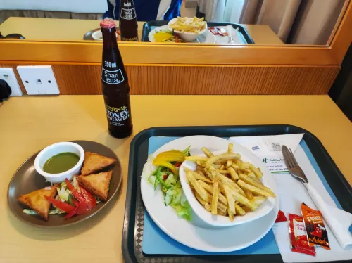 Holiday Inn Dar ES Salaam City Centre Restauration Photos